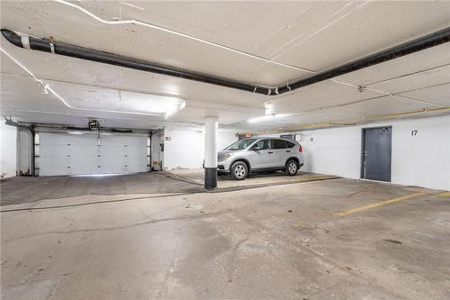 817 Hyde Road, Burlington, ON - Indoor Photo Showing Garage