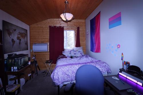 6412 8Th Street, Grand Forks, BC - Indoor Photo Showing Bedroom
