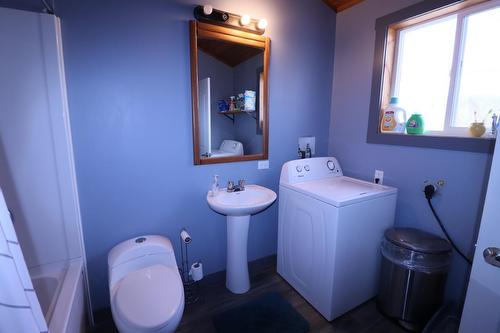 6412 8Th Street, Grand Forks, BC - Indoor Photo Showing Bathroom