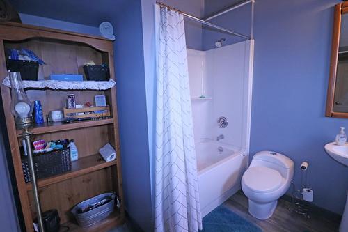 6412 8Th Street, Grand Forks, BC - Indoor Photo Showing Bathroom