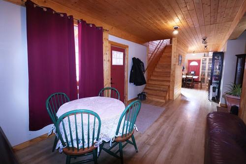 6412 8Th Street, Grand Forks, BC - Indoor Photo Showing Dining Room