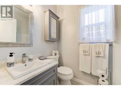 2067 Rosefield Drive, West Kelowna, BC - Indoor Photo Showing Bathroom