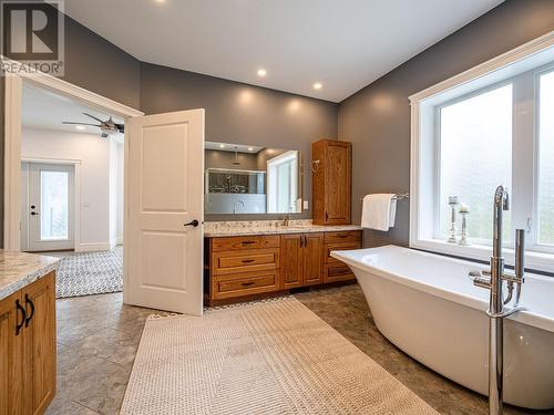 700 Mobley Road, Tappen, BC - Indoor Photo Showing Bathroom