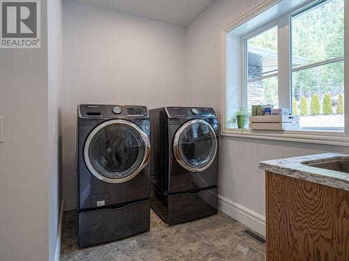 700 Mobley Road, Tappen, BC - Indoor Photo Showing Laundry Room