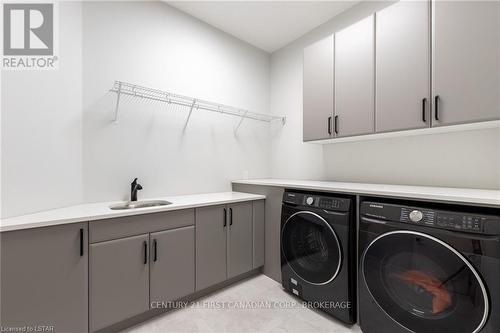 6378 Brash Dr, London, ON - Indoor Photo Showing Laundry Room