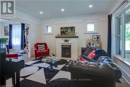 929 Colborne St, London, ON - Indoor Photo Showing Living Room With Fireplace