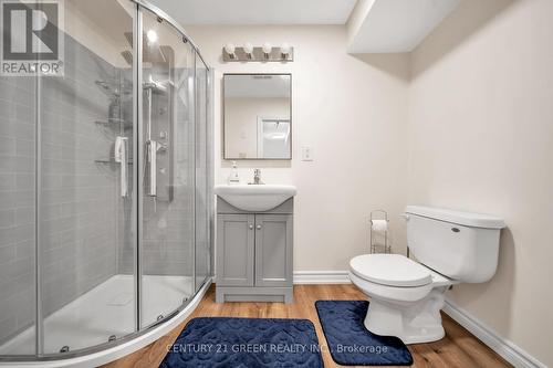 33 Fenchurch Manr S, Barrie, ON - Indoor Photo Showing Bathroom