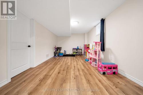 33 Fenchurch Manr S, Barrie, ON - Indoor Photo Showing Other Room