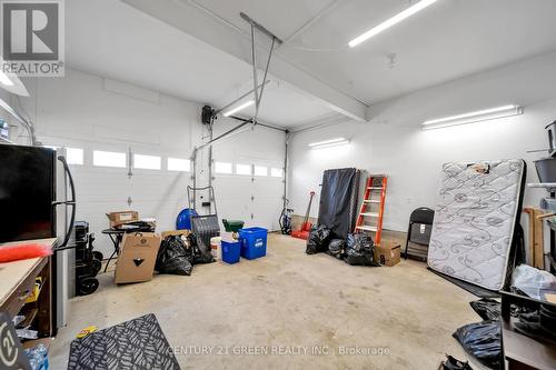33 Fenchurch Manr S, Barrie, ON - Indoor Photo Showing Garage