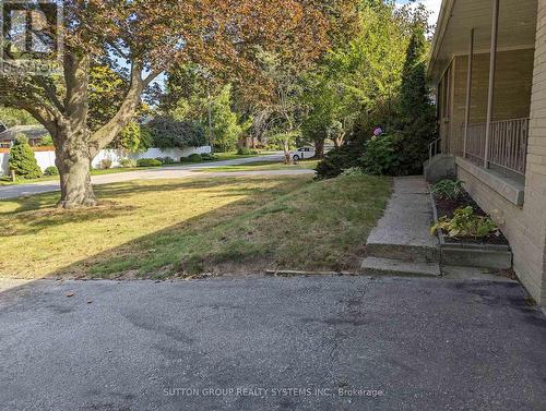 1292 Twin Oaks Dell, Mississauga, ON - Outdoor