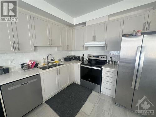 91 Mudminnow Crescent, Orleans, ON - Indoor Photo Showing Kitchen With Double Sink