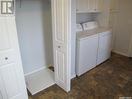 1303 Valley View Street, Roche Percee, SK - Indoor Photo Showing Laundry Room
