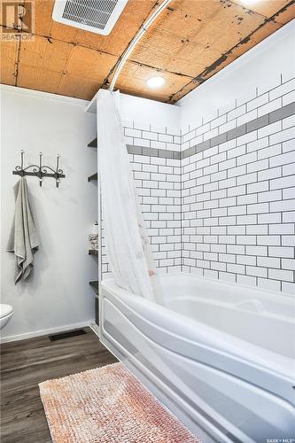 557 22Nd Street W, Prince Albert, SK - Indoor Photo Showing Bathroom