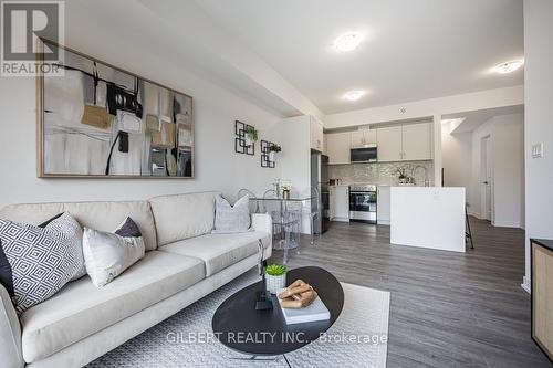 #6 -8 Marquette Ave, Toronto, ON - Indoor Photo Showing Living Room