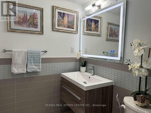 #217 -295 Adelaide St W, Toronto, ON - Indoor Photo Showing Bathroom