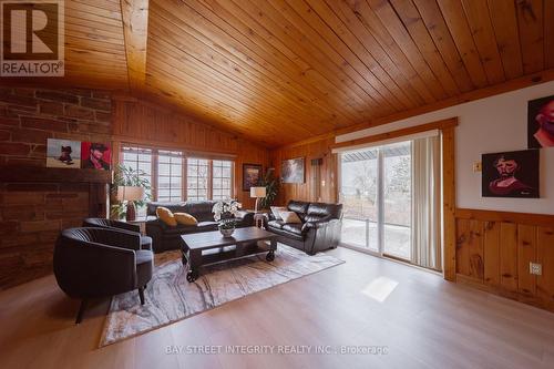 236 Summit Drive, Scugog, ON - Indoor Photo Showing Living Room