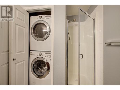 1875 Country Club Drive Unit# 1417, Kelowna, BC - Indoor Photo Showing Laundry Room