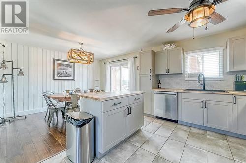 38 B Arthur Avenue, Warren, ON - Indoor Photo Showing Kitchen With Upgraded Kitchen
