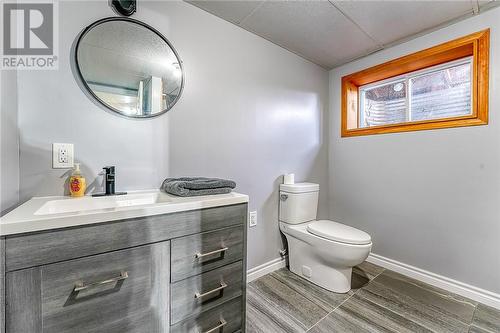 38 B Arthur Avenue, Warren, ON - Indoor Photo Showing Bathroom