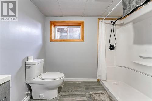 38 B Arthur Avenue, Warren, ON - Indoor Photo Showing Bathroom