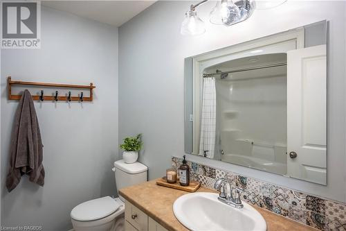 524 Wellington Street E, Mount Forest, ON - Indoor Photo Showing Bathroom