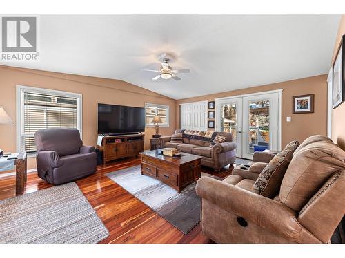 4354 Highway 3 Unit# 15, Keremeos, BC - Indoor Photo Showing Living Room