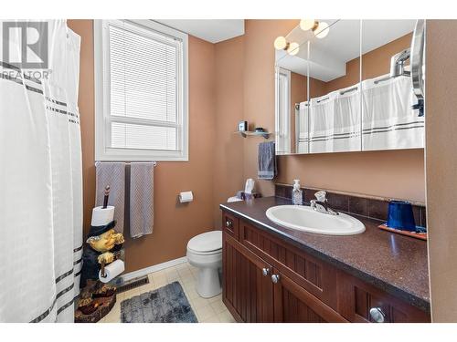 4354 Highway 3 Unit# 15, Keremeos, BC - Indoor Photo Showing Bathroom