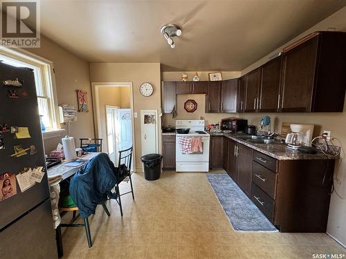 778 4Th Street E, Prince Albert, SK - Indoor Photo Showing Kitchen With Double Sink