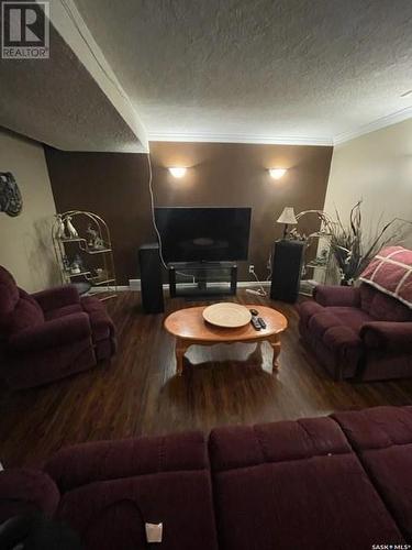 633 Mary Street, Canora, SK - Indoor Photo Showing Living Room