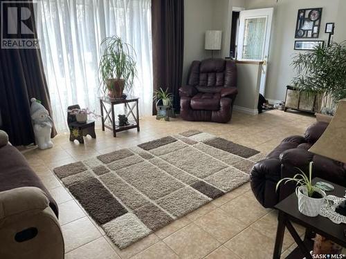 633 Mary Street, Canora, SK - Indoor Photo Showing Living Room