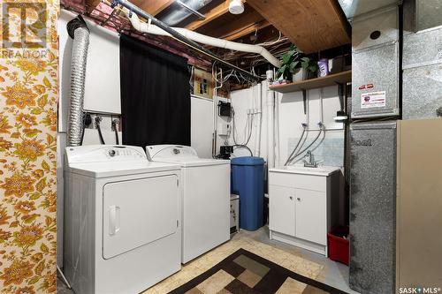 390 Fairview Road, Regina, SK - Indoor Photo Showing Laundry Room