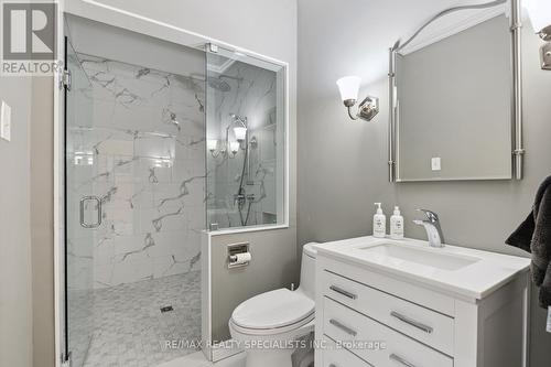 2 12Th St, Grimsby, ON - Indoor Photo Showing Bathroom