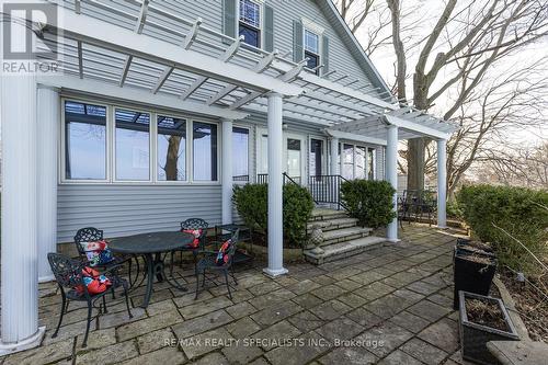 2 12Th St, Grimsby, ON - Outdoor