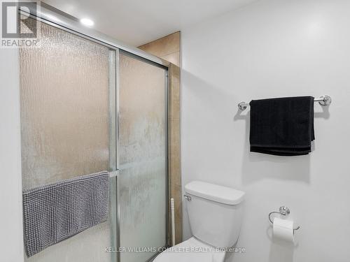134 Gibson Ave, Hamilton, ON - Indoor Photo Showing Bathroom