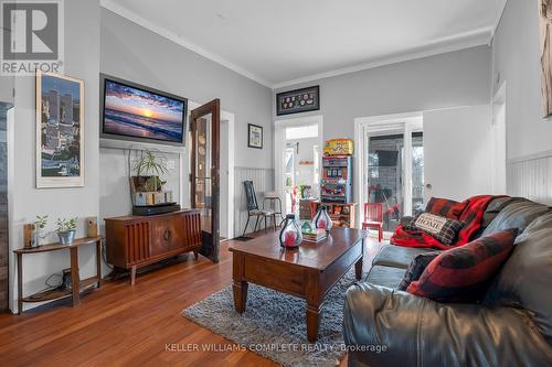 155 Bishopsgate Road, Brant, ON - Indoor Photo Showing Living Room