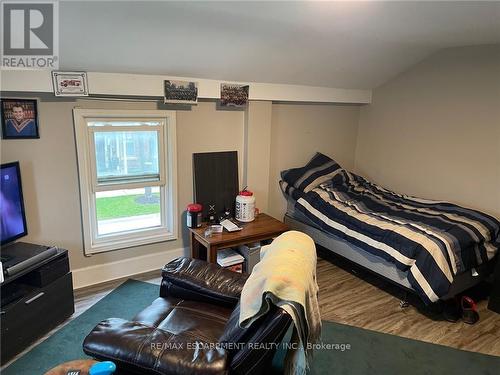24 Duke St, Brantford, ON - Indoor Photo Showing Bedroom