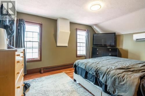 879 Port Maitland Road, Haldimand, ON - Indoor Photo Showing Bedroom