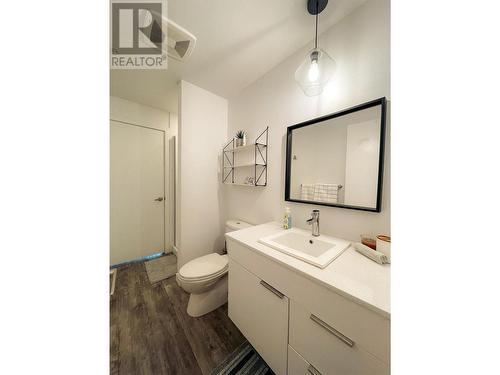 1083 Klo Road Unit# 202, Kelowna, BC - Indoor Photo Showing Bathroom