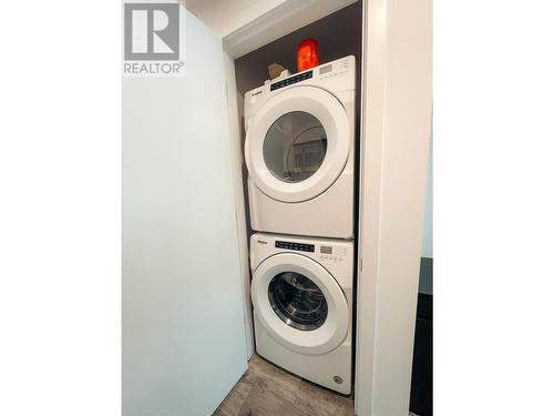 1083 Klo Road Unit# 202, Kelowna, BC - Indoor Photo Showing Laundry Room