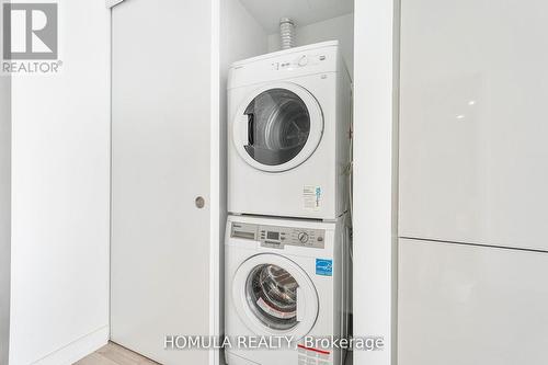 #515 -161 Roehampton Ave, Toronto, ON - Indoor Photo Showing Laundry Room