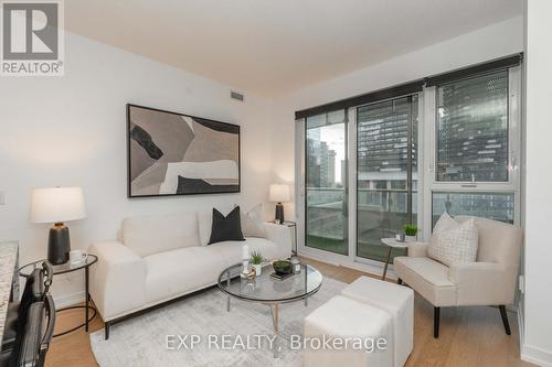 #813 -15 Lower Jarvis St, Toronto, ON - Indoor Photo Showing Living Room