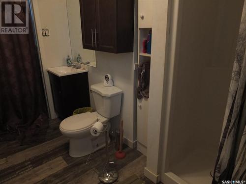815 Rae Street, Regina, SK - Indoor Photo Showing Bathroom
