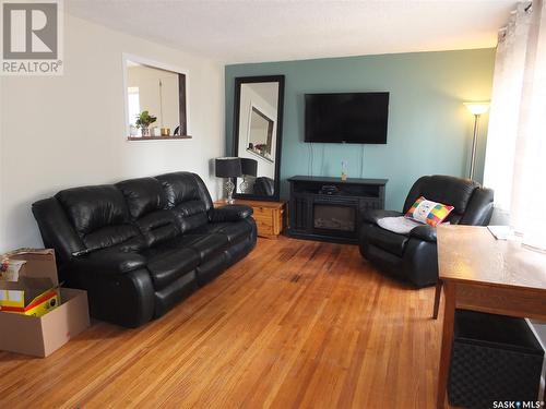 815 Rae Street, Regina, SK - Indoor Photo Showing Living Room