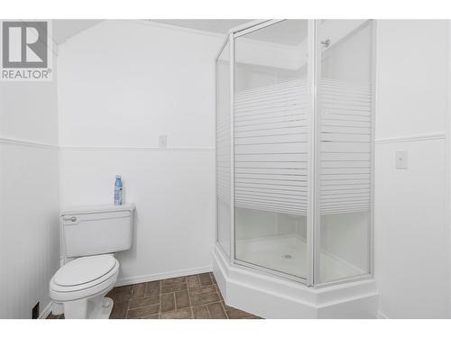 2816 Arnheim Road, Sorrento, BC - Indoor Photo Showing Bathroom