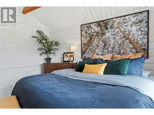 2816 Arnheim Road, Sorrento, BC -  Photo Showing Bedroom