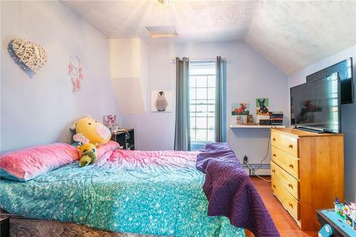 879 Port Maitland Road, Dunnville, ON - Indoor Photo Showing Bedroom