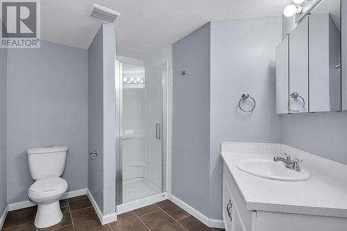 769 Klo Road Unit# 320, Kelowna, BC - Indoor Photo Showing Bathroom