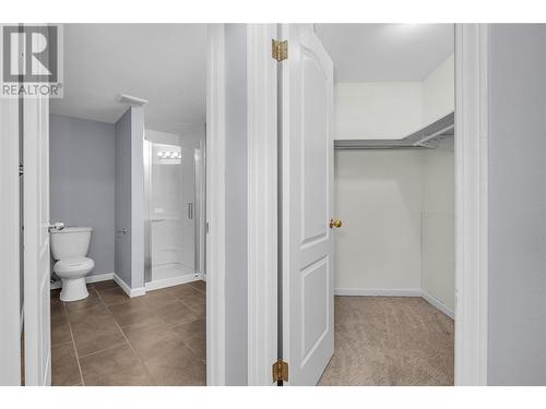 769 Klo Road Unit# 320, Kelowna, BC - Indoor Photo Showing Bathroom