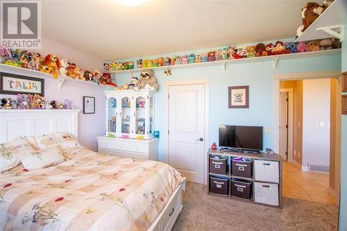 5071 Lipkovits Road, Kelowna, BC - Indoor Photo Showing Bedroom