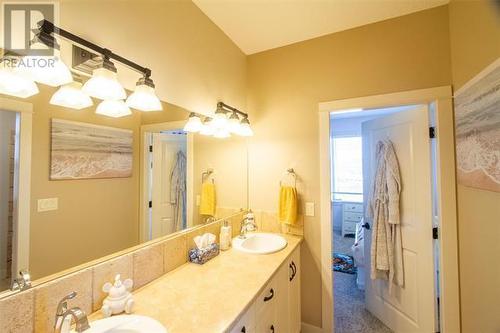 5071 Lipkovits Road, Kelowna, BC - Indoor Photo Showing Bathroom